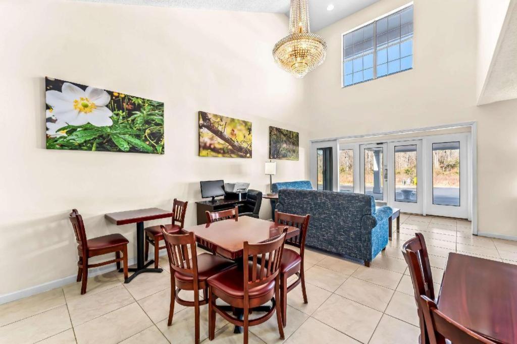 Quality Inn Eastman Экстерьер фото