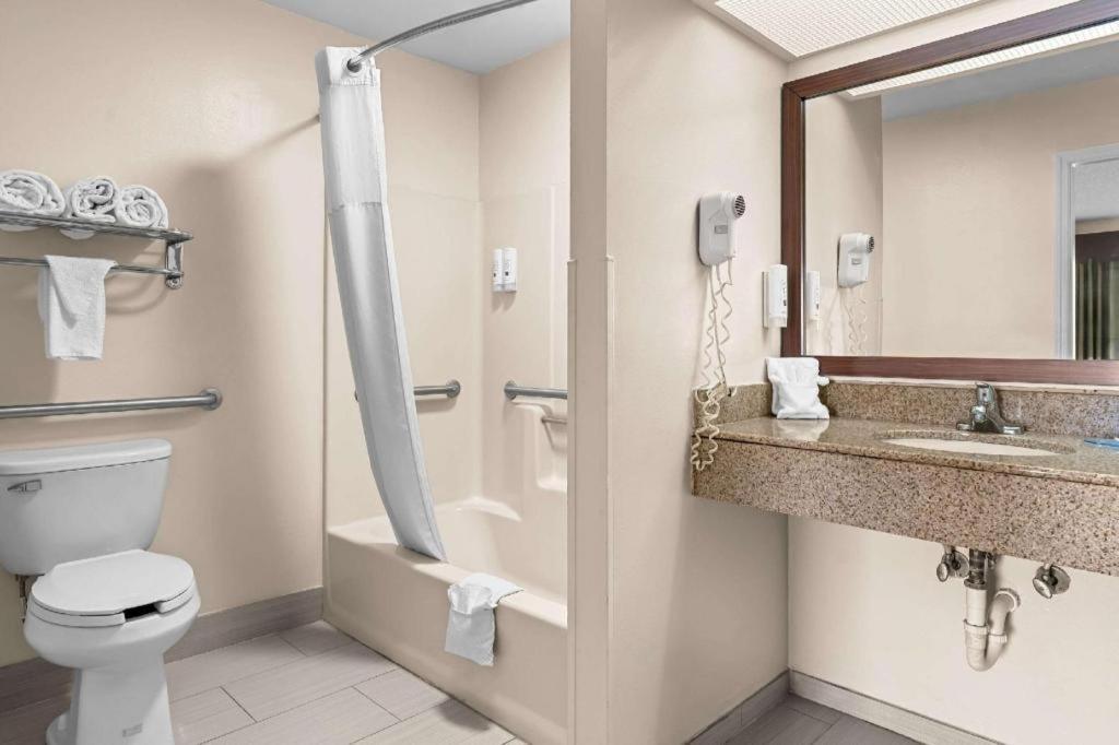 Quality Inn Eastman Экстерьер фото