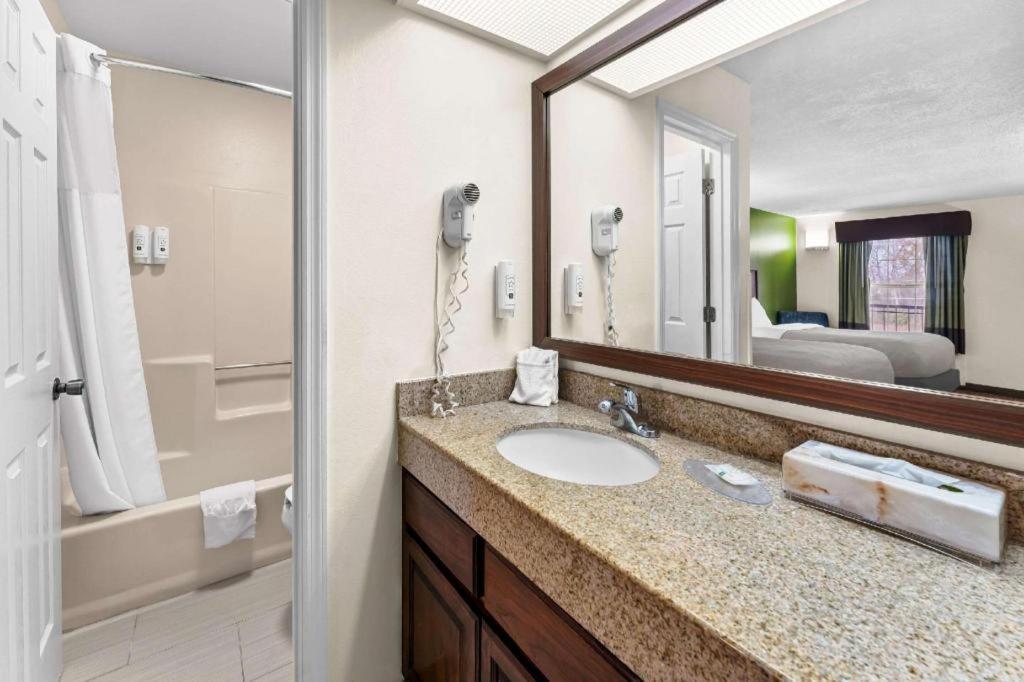 Quality Inn Eastman Экстерьер фото